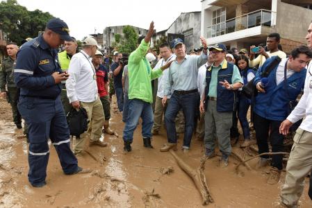 ارتفاع ضحايا انزلاقات التربة في كولومبيا إلى 290 قتيلًا