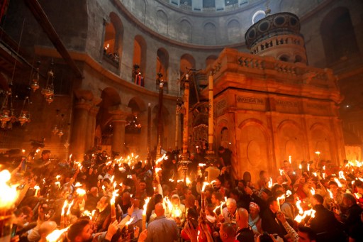 المسيحيون يحتفلون بعيد الفصح في كنيسة القيامة