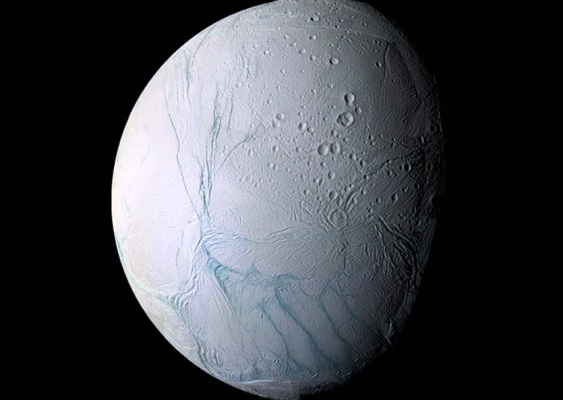 اكتشاف هيدروجين على قمر إنسيلادوس يعني أن الحياة ممكنة