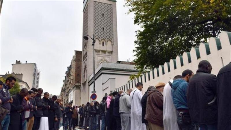 مسلمو فرنسا يتجمعون قرب باريس في لقاء سنوي قبل ايام من الانتخابات الرئاسية