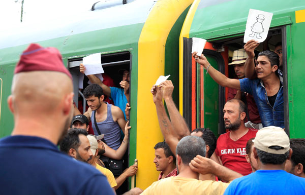 الامم المتحدة تحض الاتحاد الاوروبي على وقف نقل المهاجرين الى المجر
