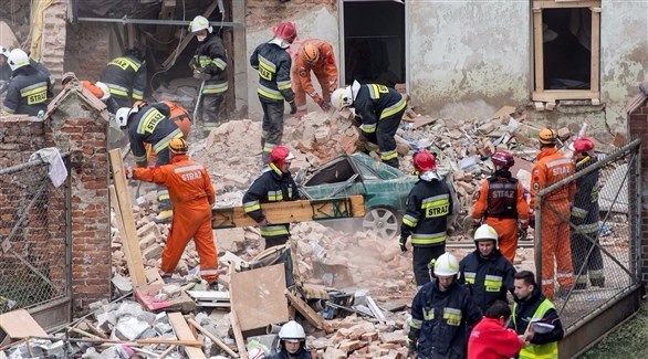ستة قتلى جراء انهيار مبنى في بولندا