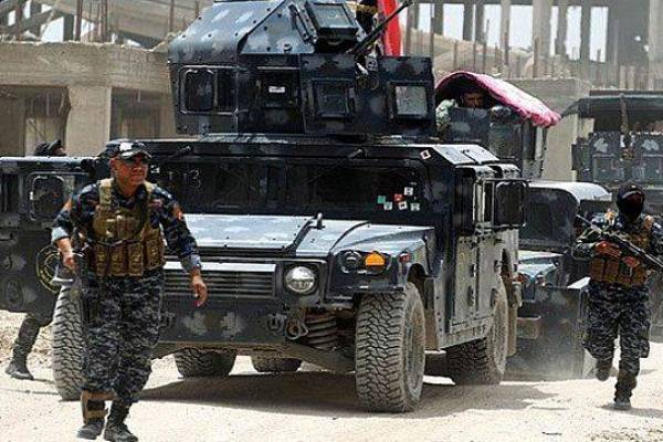 قوات عراقية داخل أحد أحياء الموصل
