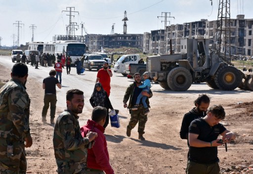 استئناف إجلاء سكان بلدات سورية المحاصرة