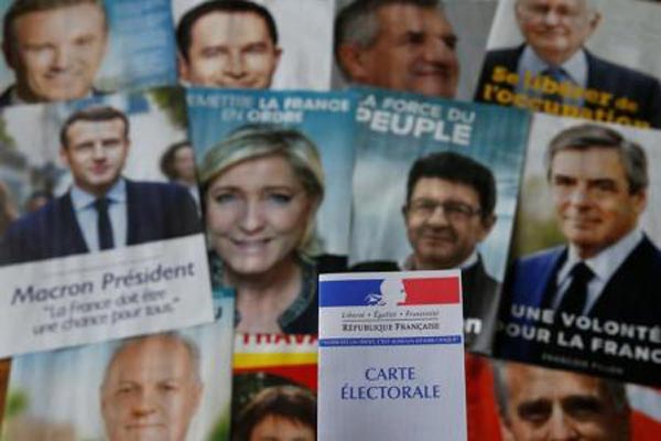 الفرنسيون يدلون بأصواتهم اليوم في انتخابات الرئاسة