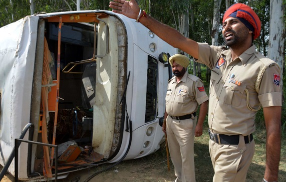 مقتل 44 شخصا على الأقل في حادث حافلة في الهند