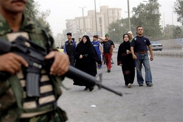 بغداد تغلق الطرق وتفرض طوقًا أمنيًا بغطاء جوي