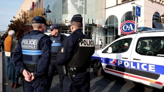 توقيف شخص يحمل سكينًا في شمال باريس
