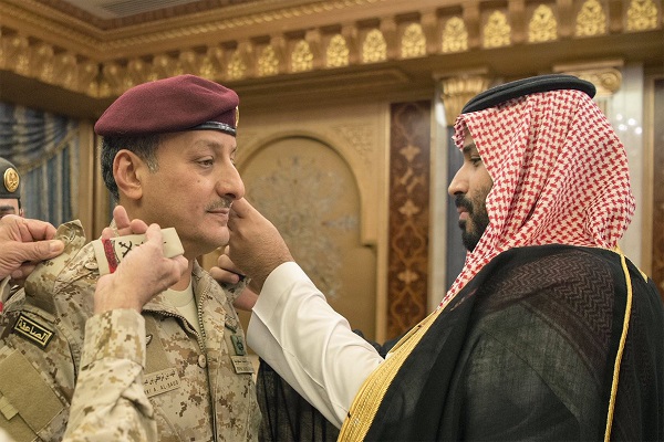 الأمير محمد بن سلمان يُقلَد الأمير الفريق ركن فهد بن تركي رتبته الجديدة