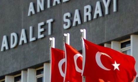 تركيا: إقالة أكثر من 100 قاض بتهمة قربهم من غولن