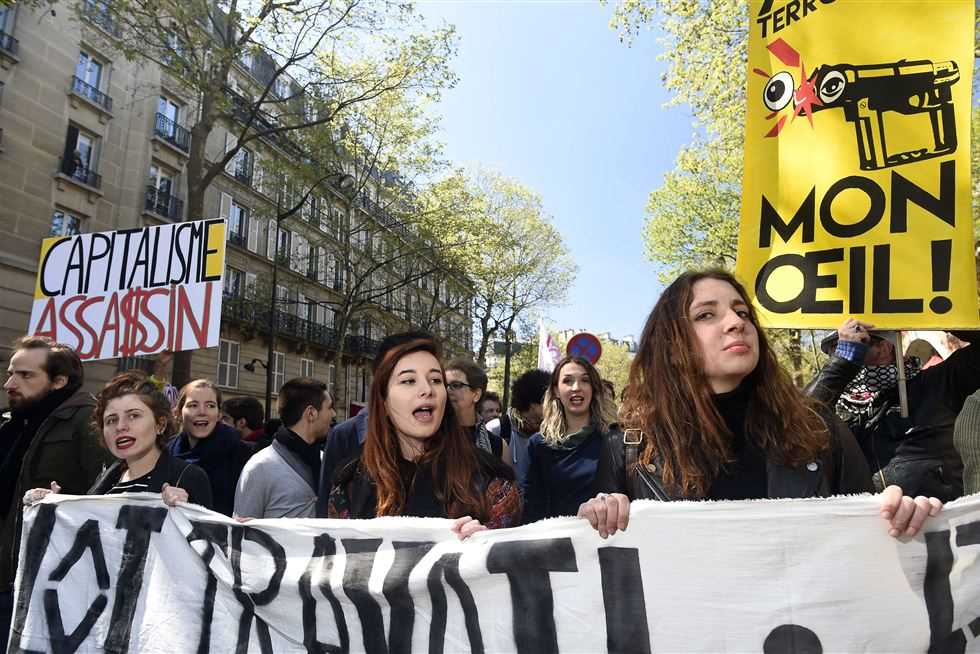 مسيرات عمالية في فرنسا ترفض المرشحين لوبان وماكرون