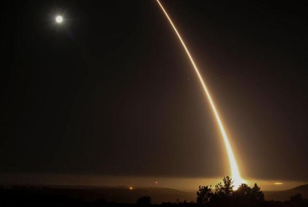 الولايات المتحدة تجري تجربة لصاروخ عابر للقارات