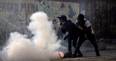 المعارضة الفنزويلية تحيي ذكرى شهر على تظاهراتها بمسيرة في عيد العمل