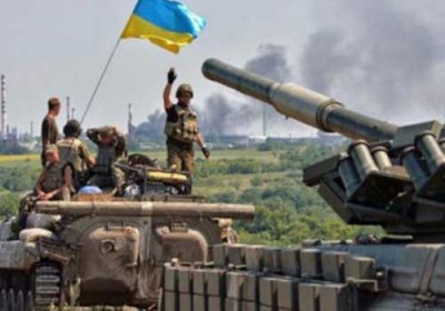 مقتل أربعة مدنيين بقذيفة في شرق أوكرانيا