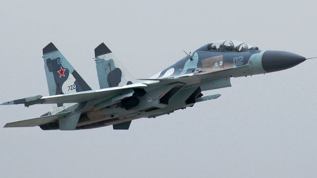 مقاتلة روسية تقترب من طائرة مراقبة اميركية