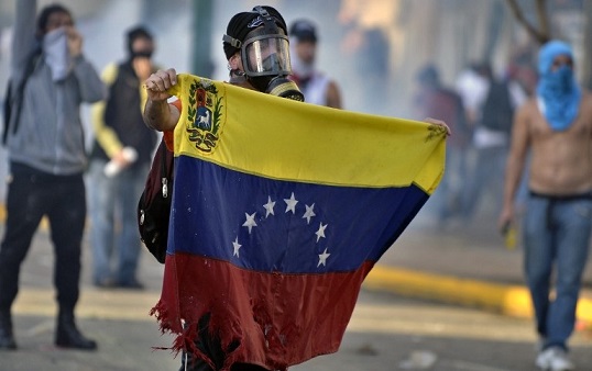 قتيل في اعتصام كبير ضد الرئيس مادورو في فنزويلا