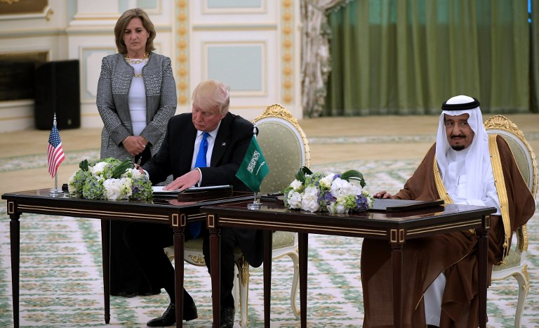 العاهل السعودي والرئيس الأميركي يشرفان على حفل توقيع اتفاقيات بقيمة 280 مليار دولار 