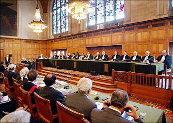 محكمة العدل الدولية تأمر باكستان بوقف تنفيذ حكم الاعدام بهندي