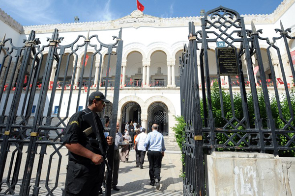 الأمن التونسي يعتقل شخصيتين بشبهات الفساد والمس بالامن القومي