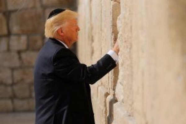 دونالد ترمب يزور حائط المبكى في القدس