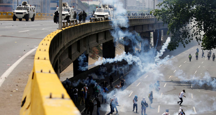 مواجهات بين الشرطة ومتظاهرين في فنزويلا