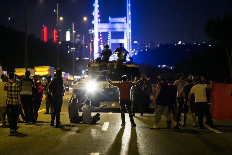 البرلمان التركي ينشر تحقيقه في محاولة الانقلاب