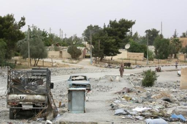 مدنيون ينزحون من مدينتين سوريتين يسيطر عليهما داعش