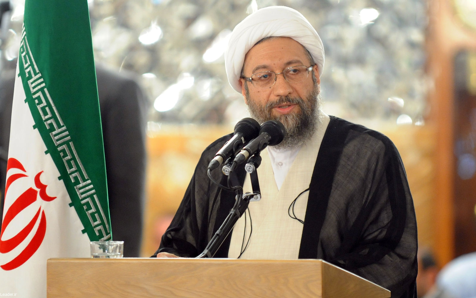 رئيس السلطة القضائية في ايران ينتقد الرئيس روحاني