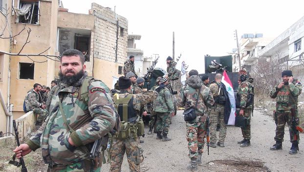 قوات موالية للنظام السوري تحتشد قرب قاعدة للتحالف