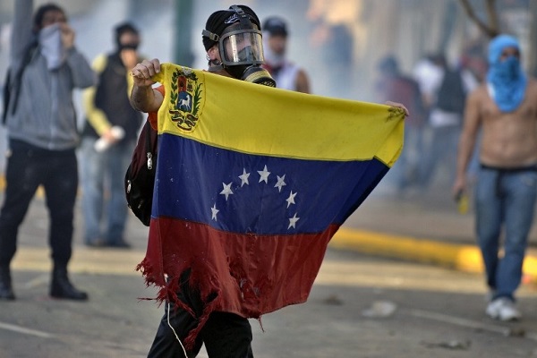 النيابة في فنزويلا تحمل الجيش مسؤولية اعمال العنف