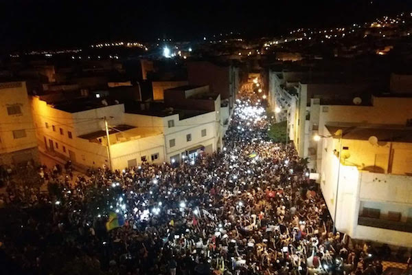 مظاهرات حاشدة بعدد من المدن المغربية تضامنًا مع الزفزافي ورفاقه