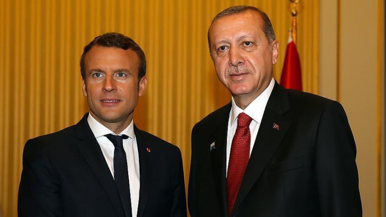 ماكرون يطالب إردوغان بعودة مصور فرنسي محتجز في تركيا