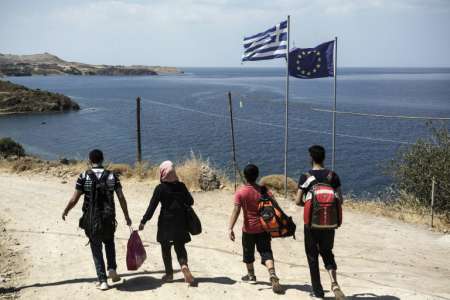 الأمن اليوناني يفكك شبكة تهريب مهاجرين