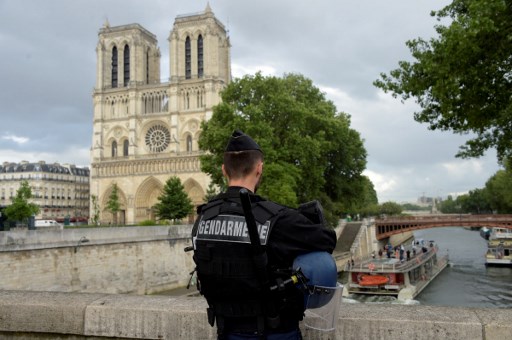 منفذ الهجوم أمام كاتدرائية نوتردام في باريس بايع داعش