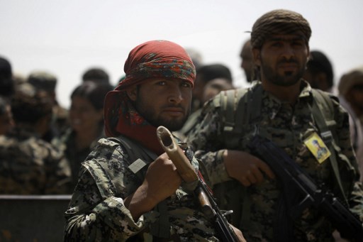 قوات سوريا الديموقراطية تتقدم في الرقة وتهاجم قاعدة عسكرية مجاورة