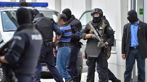 النمسا تسجن رجلين مع زوجتيهما سافروا للعيش في كنف داعش