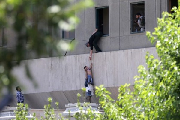هجوم مسلح على البرلمان الإيراني وانتحاري عند ضريح الخميني