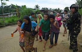عشرات المدنيين يفرّون من داعش في جنوب الفلبين