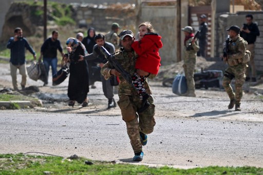 ضربات التحالف ضد داعش أسفرت عن مقتل نحو 500 مدني