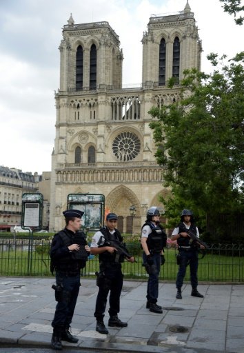 منفذ الهجوم امام كاتدرائية نوتردام في باريس طالب دكتوراه في الاعلام