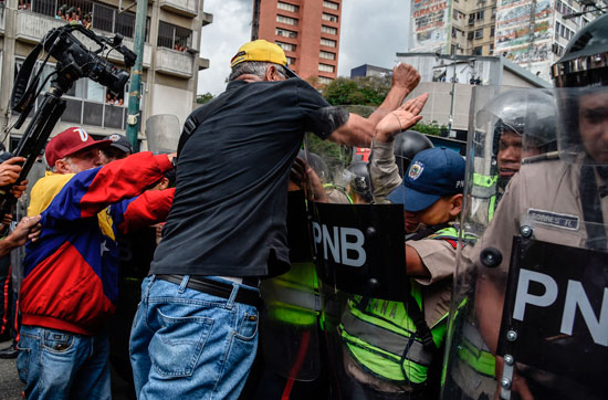 تواصل التظاهرات المناهضة لمادورو في فنزويلا