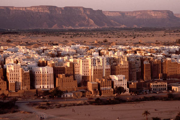 الحكومة الشرعية في اليمن تعلن قطع العلاقات مع قطر