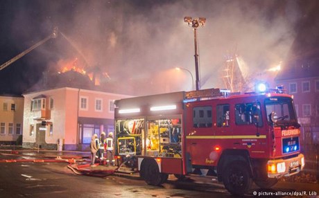 اصابة 37 شخصا في حريق بمأوى للاجئين في المانيا