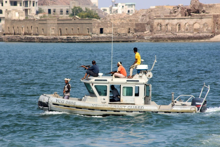 قوات بحرية تعزز انتشارها قبالة اليمن بعد هجمات طالت سفنا تجارية