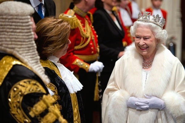 ملكة بريطانيا تفتتح البرلمان الأربعاء المقبل
