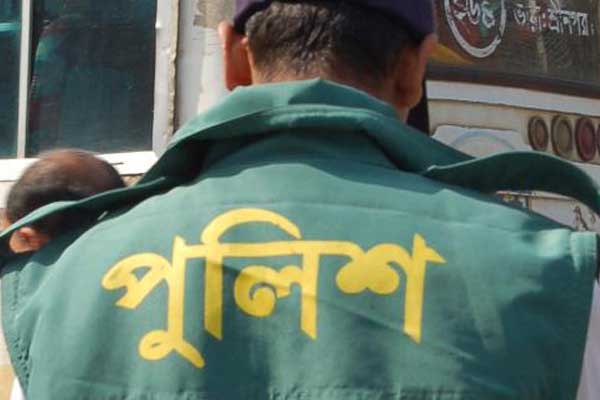 بنغلادش تعتقل رجل أعمال بتهمة الانتماء إلى جماعة متطرفة