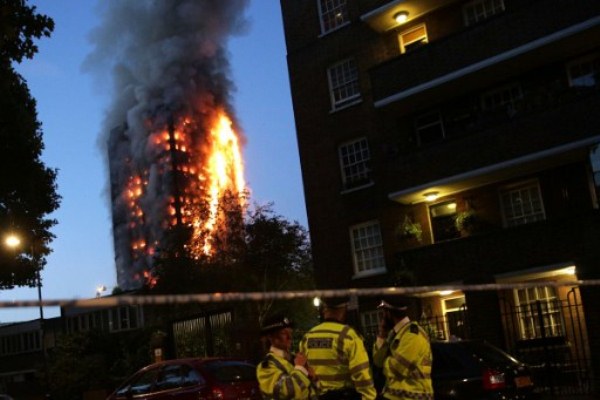 حريق ضخم يلتهم برجًا سكنيًا في لندن