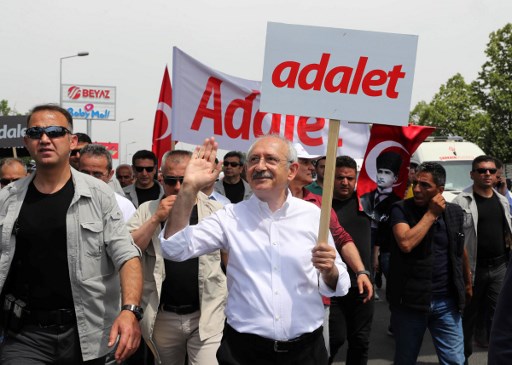 زعيم المعارضة التركية يقود مسيرة باتجاه اسطنبول