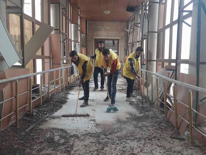 طلاب يستأنفون الدراسة في جامعة الموصل رغم الدمار