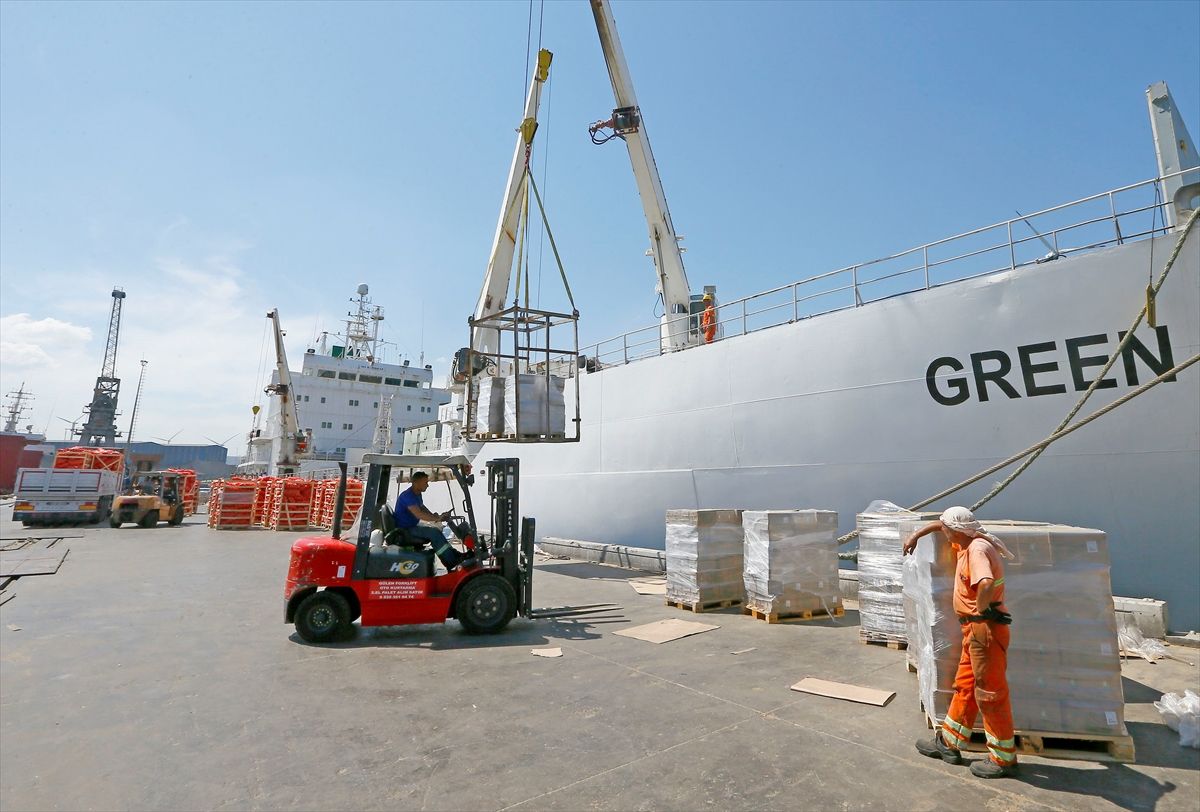 تركيا ترسل اول سفينة محملة مواد غذائية الى قطر